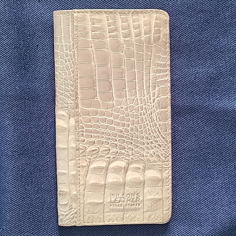 Wilsons Leather - croc embossed leather bundle coin pouch & checkbook holder - Picture 4 of 14